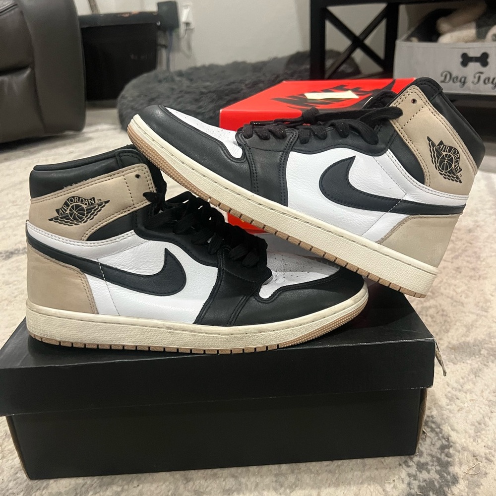 Nike Women’s Retro High OG Latte